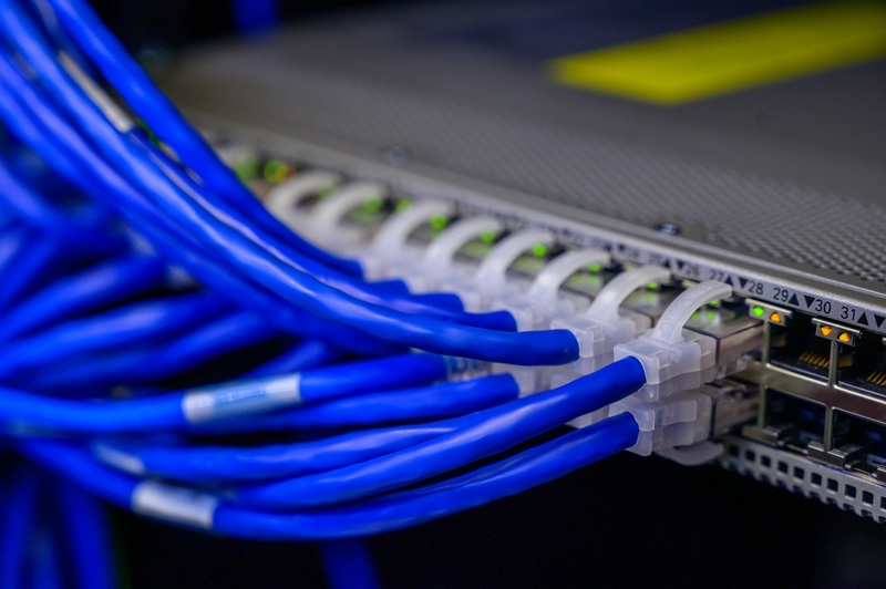 Ethernet кабели и мрежови конектори за технически продукти